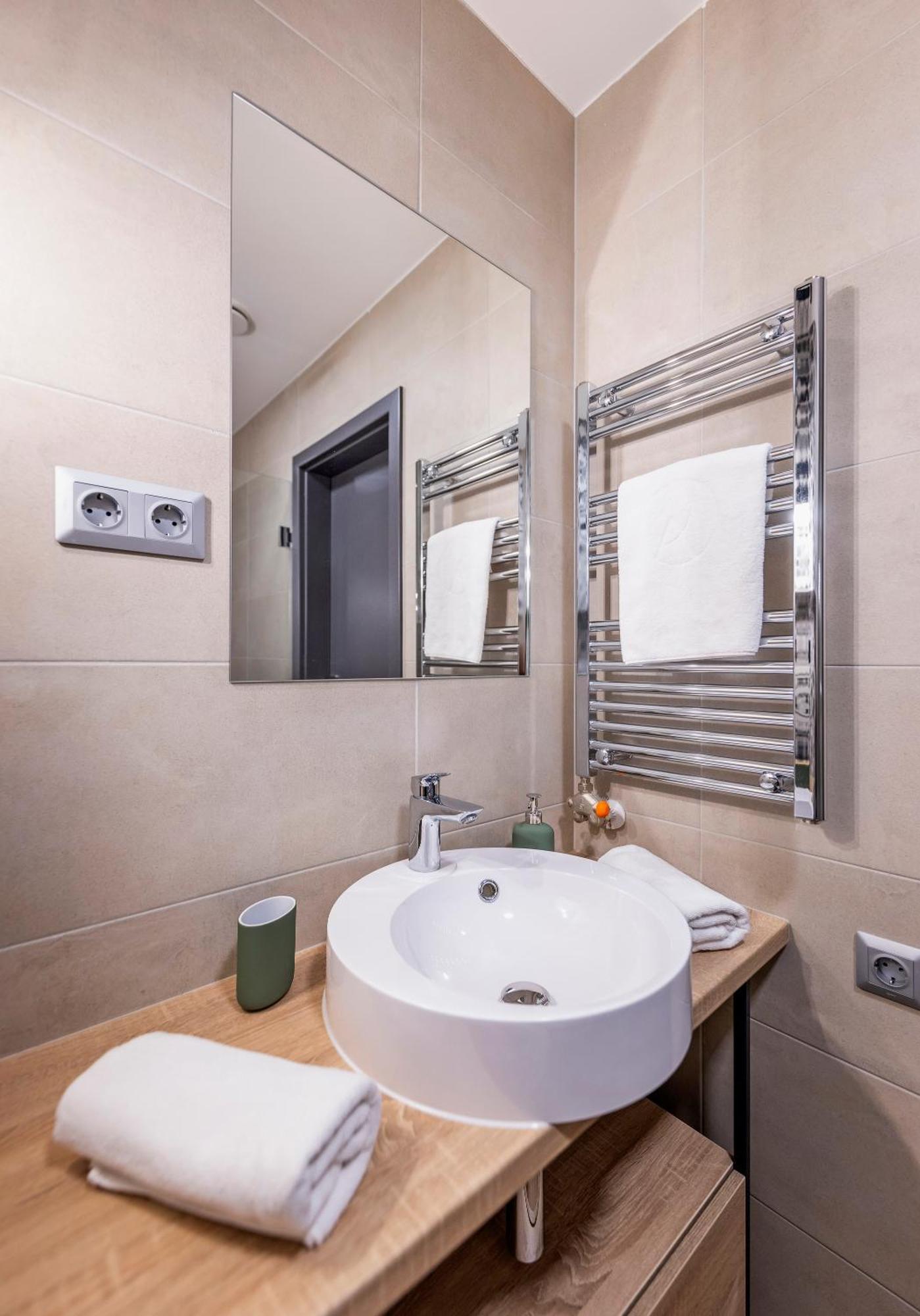 Amade Apartmanok 1 杰尔 客房 照片